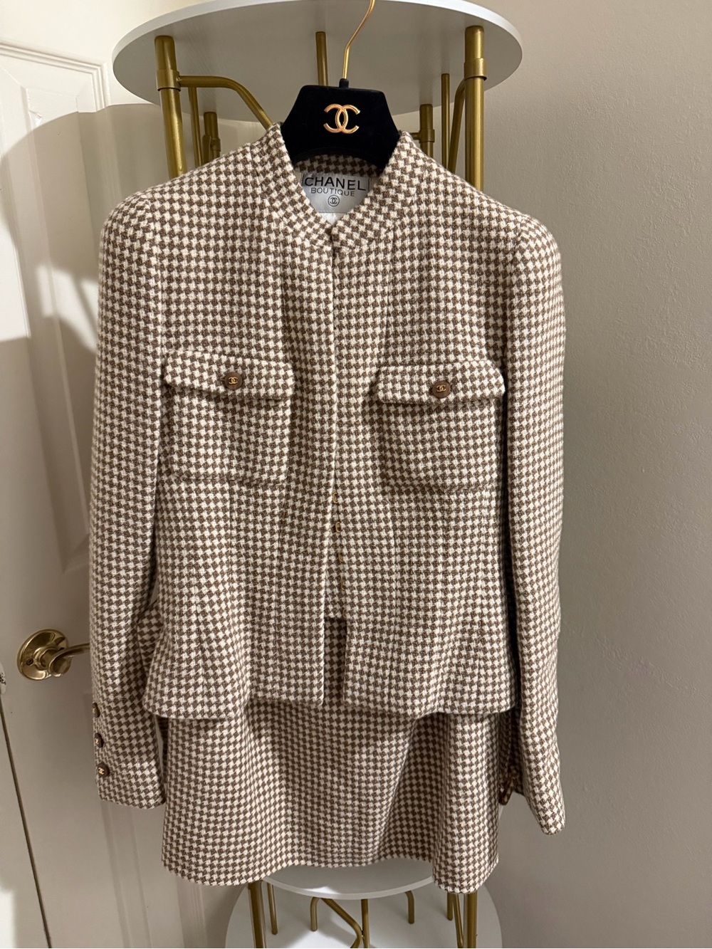 Authentic Vintage 96A Chanel Brown and White Houndstooth Wool Suit Set sz 38/US6